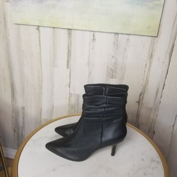 Bella Vita Danielle Booties Black Leather Slouch - Picture 2 of 6